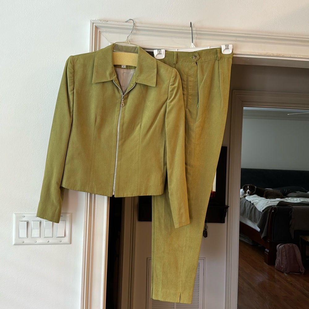 Pants suit, very soft